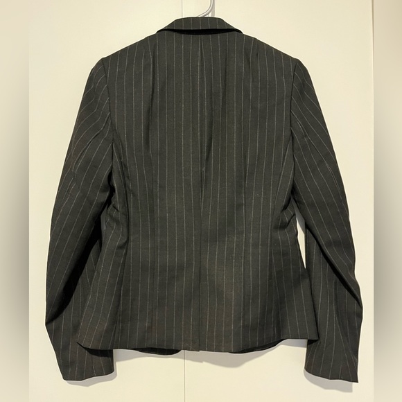 NWOT H&M Charcoal Gray Striped Fitted Blazer - Picture 4 of 12